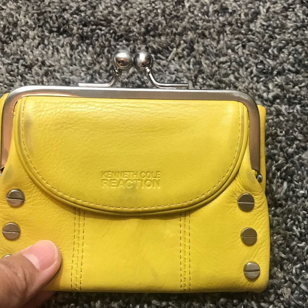 Kenneth Cole Kisslock wallet